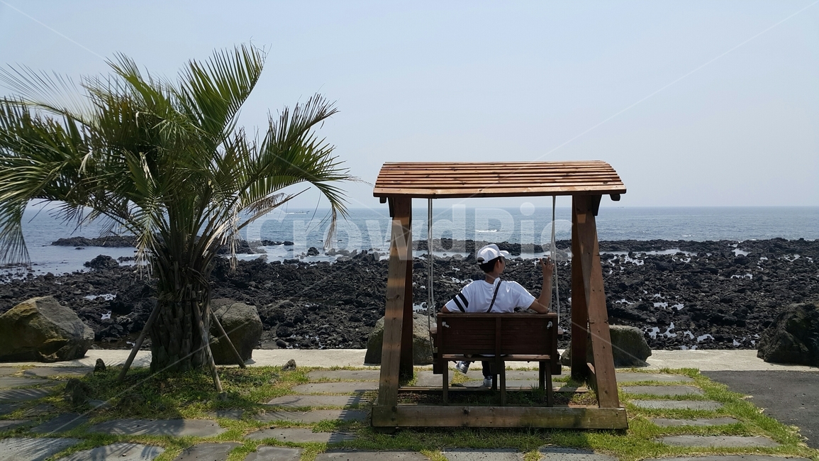 제주도,앉은모습,풍경,바다,뒷모습,제주도,jeju,jeju island,사람,인물,인간,human,person,남성,남자,man,male,여행,휴가,traveling,vacation,trip