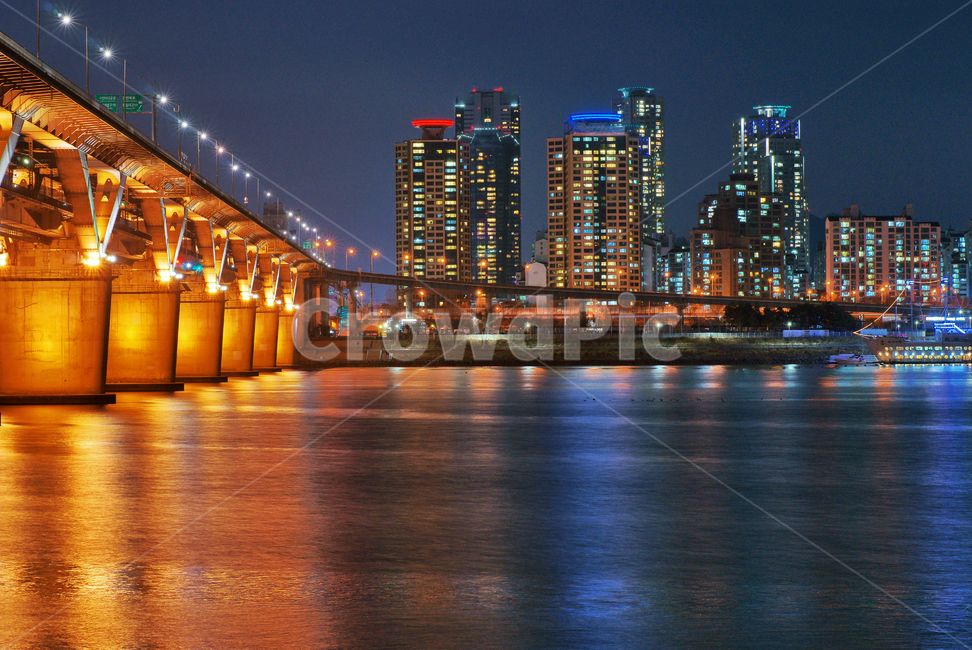 doubledecker bridge,Cheongdamdong,Han River Bridge,reflection,light,Cheongdam Bridge,fire,building,apartment,Han River