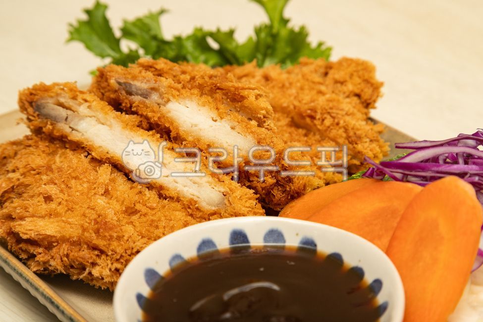 Pork cutlet,fried food,pork cutlet,pork,light Western food,western food