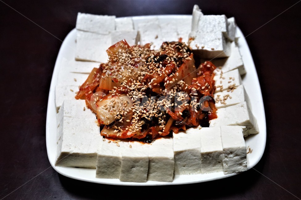두부김치,두부,음식,반찬,안주,한국음식,김치,깨,food,tofu,kimchi,전통음식,신김치,koreanfood,koreanmeal,음식문화,한국문화,한식,술안주,전통,두부요리,두부음식,한국요리,음식,식재료,요리,food,cook,meal,dishes,food reserves,한식,한국음식,한국요리,korean food,korean dishes,korean meal,korean cook