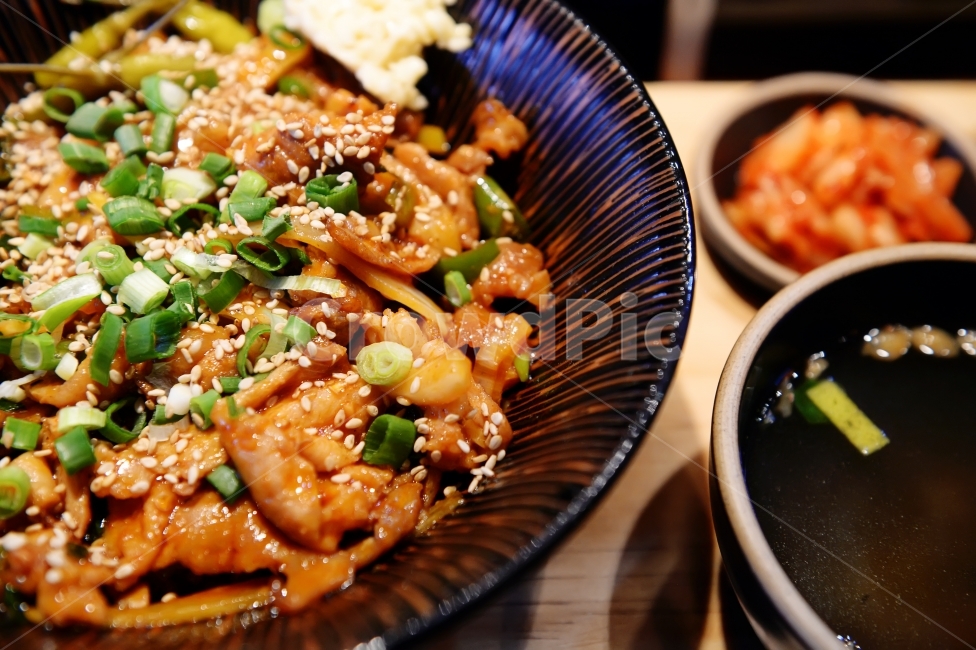 제육,불고기덮밥,불고기,밥,고기,음식,먹방,외식,덮밥,맛집,식사,식재료,요리,육류,한국음식,한국요리,한국식,한국,food,cook,meal,dishes,meat,rice,pork,bulgogi,음식,식재료,요리,food,cook,meal,dishes,food reserves,육류,고기,meat,한식,한국음식,한국요리,korean food,korean dishes,korean meal,korean cook