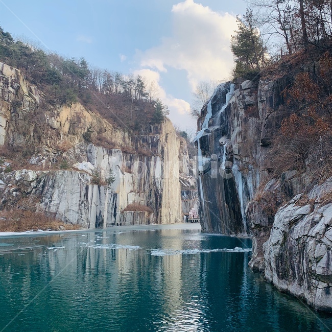 자연,nature,절벽,돌,호수,강,구름,물
