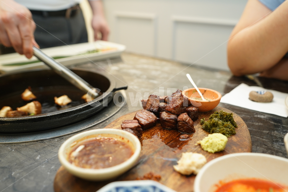 식사,먹거리,육식,육류,소고기,구이,안주,불판,음식,food