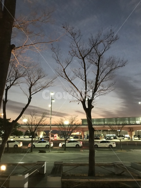저녁,노을,도로,차도,도시,야경,밤,풍경,nightscape,night,landscape,vehicle,차량,automobile,자동차,car,차,transportation,교통
