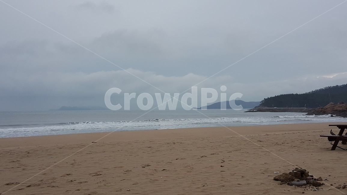 바다,흐림,비예보,자연,경치,명사십리,자연,풍경,nature,landscape,land,땅,outdoors,옥외,ocean,대양,sea,water,물,shoreline,해안선,bench,벤치