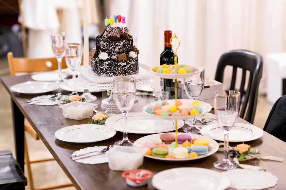 브라이덜샤워,브라이덜,샤워,파티,bridalshower,혼인,케잌,party,와인,유리잔,유리,마카롱,접시,테이블,장식,기념일,축하,anniversary,congratulation,celebrate,celebration