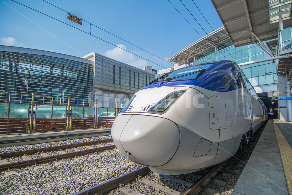 기차,ktx,서울역,풍경,철도,train,ktx2,rail,레일,서울,승강장,platform,station,도시,기차역