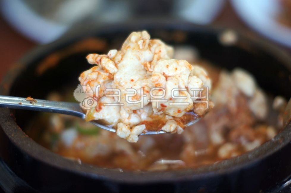 ,soup,chaw,spoonful,koreancuisine,Tofu Stew,softtofustew,spicystew,sundubujjigae