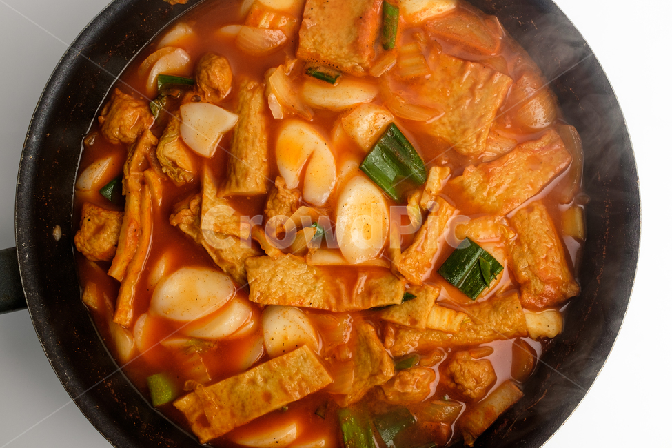 떡볶이,떡,양념,채소,매운,달콤한,간식,한국문화,한국음식,식품,음식,요리,맛있는,어묵,치즈,쌀,면,국물,빨간,음식,식재료,요리,food,cook,meal,dishes,food reserves