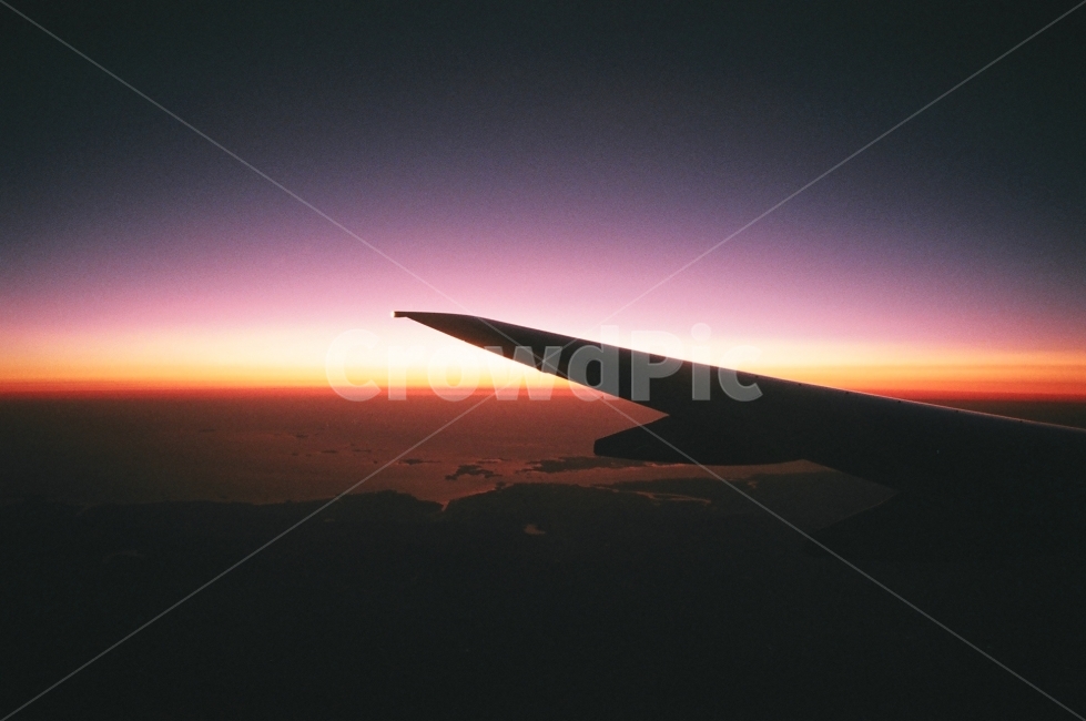 비행기,창가,하늘,석양,필름,여행,휴가,traveling,vacation,trip,감성,sensible,feeling,교통,교통수단,traffic,transportation,nature,자연,outdoors,옥외,sky,sunset,일몰,dusk,황혼,dawn,새벽,red sky,붉은 하늘