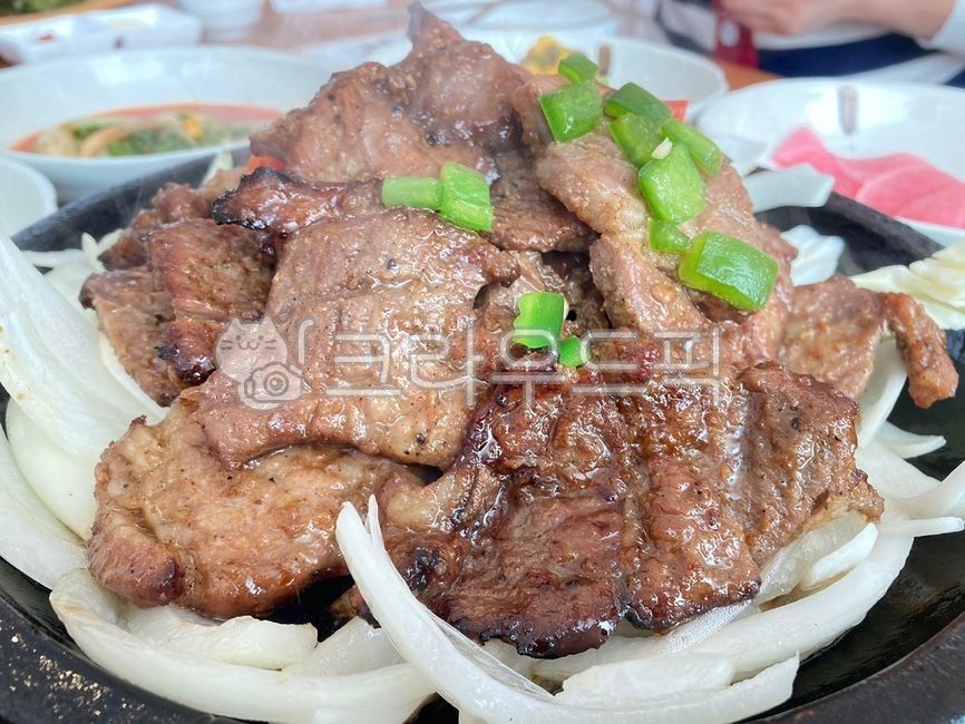 Seasoned ribs,stone ribs,meat,Pork barbecue,Teppan cooking,rib,Charcoal grilled ribs