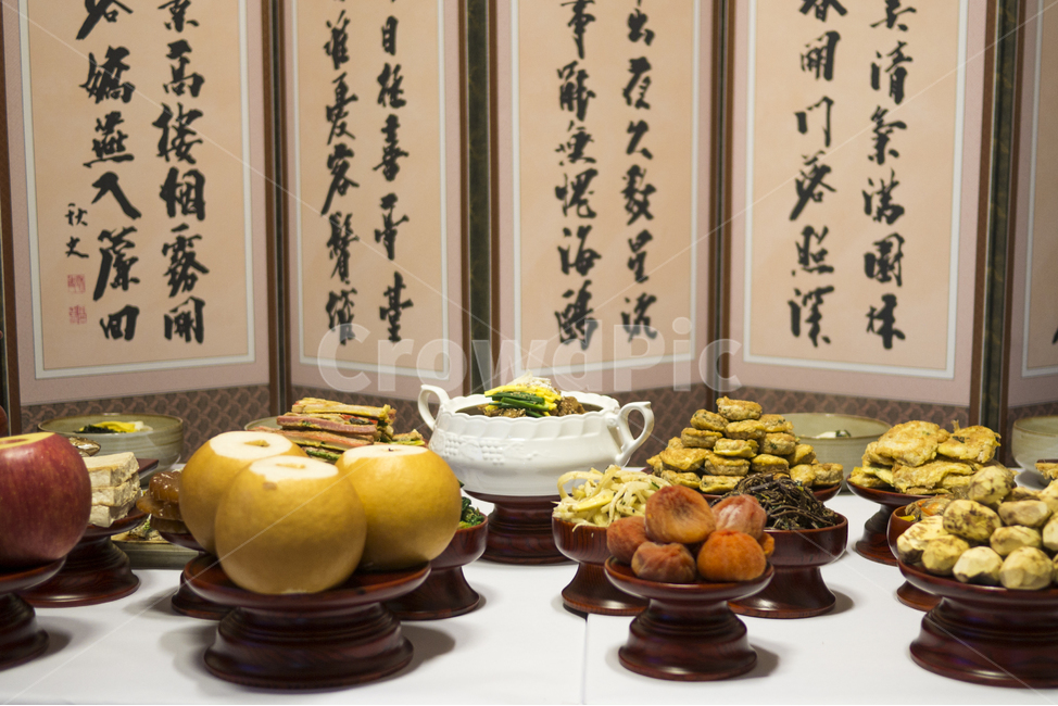 명절,제사,차레,제사상,추석,설날,차례,차레상,차례상,전통,배,곶감,갈비,전,지짐,사과,산적,성스러운,경건한,한문,한국전통,한국문화,korean traditional,korean culture,음식,식재료,요리,food,cook,meal,dishes,food reserves