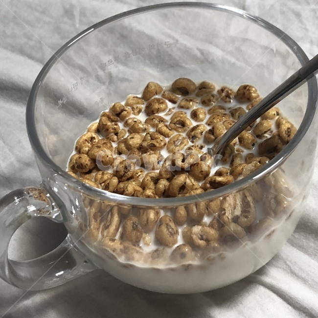 시리얼,과자,우유,컵,간식,아침식사,조식,브런치,breakfast,brunch