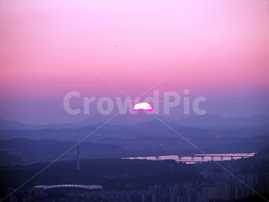 일몰,남산,서울,해,노을,도시,풍경,city,landscape,감성,sensible,feeling,색깔,색상,색채,색감,color sense,color sensitivity,feeling of color,nature,자연,outdoors,옥외,sky,하늘,dusk,황혼,sunset,red sky,붉은 하늘,dawn,새벽