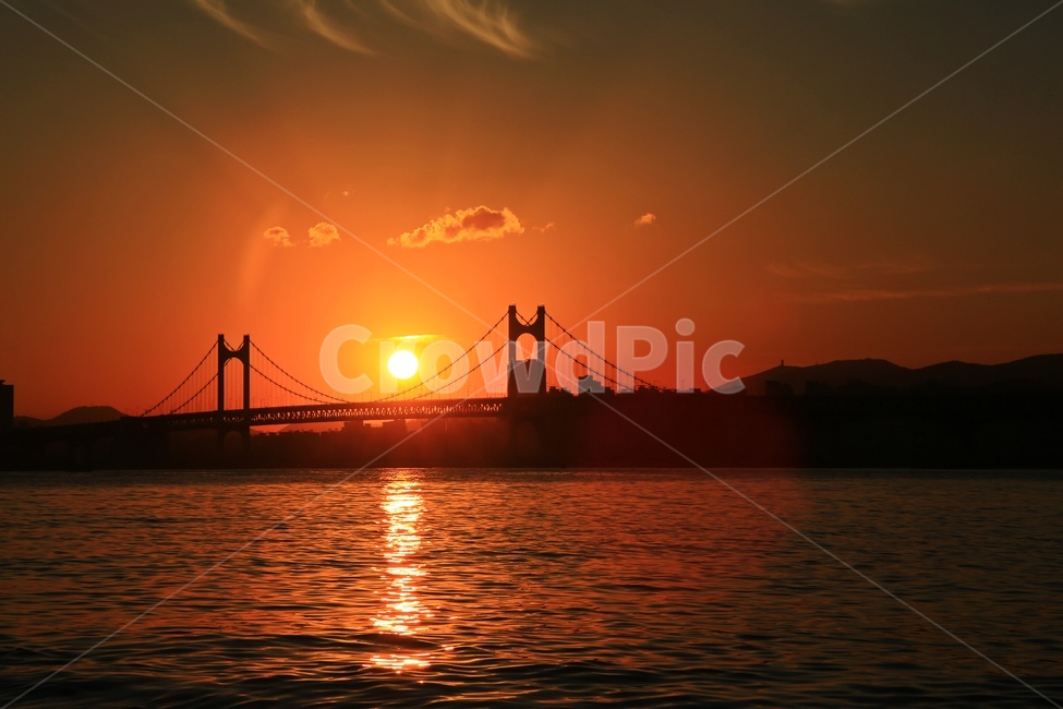 bridge,다리,building,건물,nature,자연,outdoors,옥외,sunset,일몰,dusk,황혼,redsky,붉은하늘,sky,하늘,sunlight,햇빛,부산,광안대교,광안대교일몰,해넘이