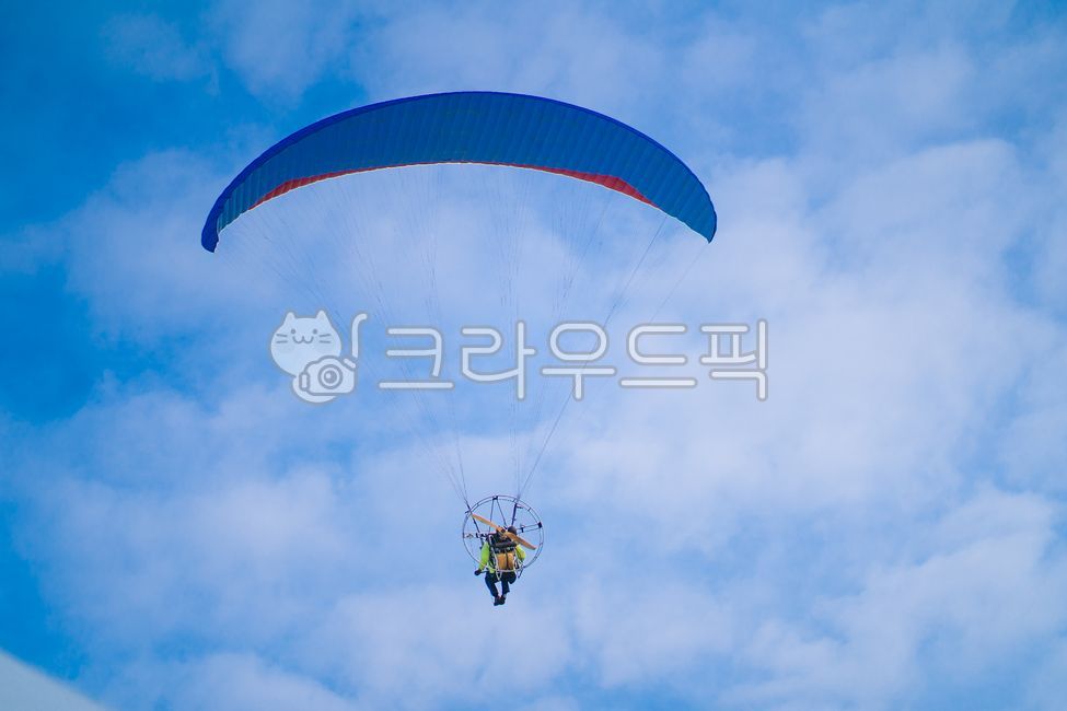 sky,gliding,parachute,paragliding,traffic,transportation
