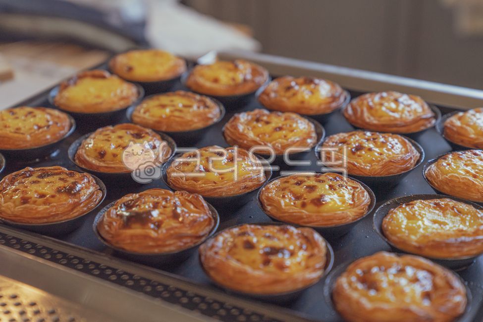 bread,dessert,tart,confectionery,egg tart