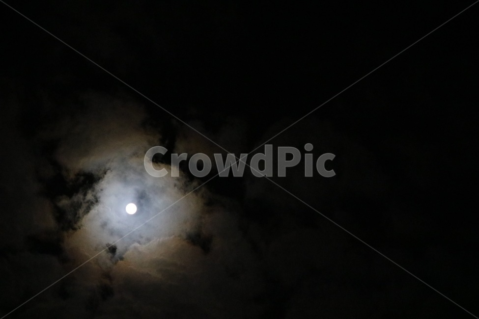 달,보름달,달빛,하늘,구름,밤,검정,moon,tsuki,moonlight,gekkou,sky,sora,cloud,kumo,night,yoru,black,kuro,자연,풍경,nature,landscape,야경,밤,nightscape,night,outdoors,옥외