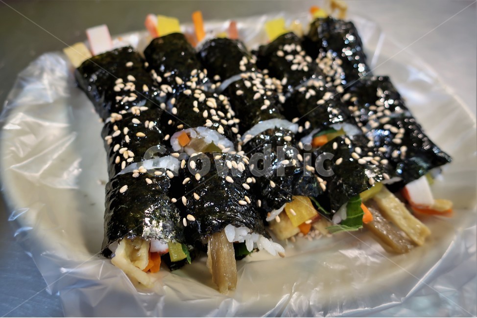 꼬마,마약,김밥,김초밥,한식,분식,김,깨소금,단무지,당근,시금치,오뎅