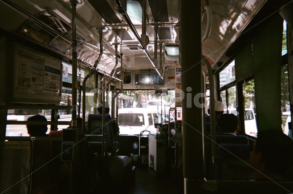 필름카메라,버스,아날로그,bus,필름,사람들,대중,군중,other people,crowd,교통,교통수단,traffic,transportation