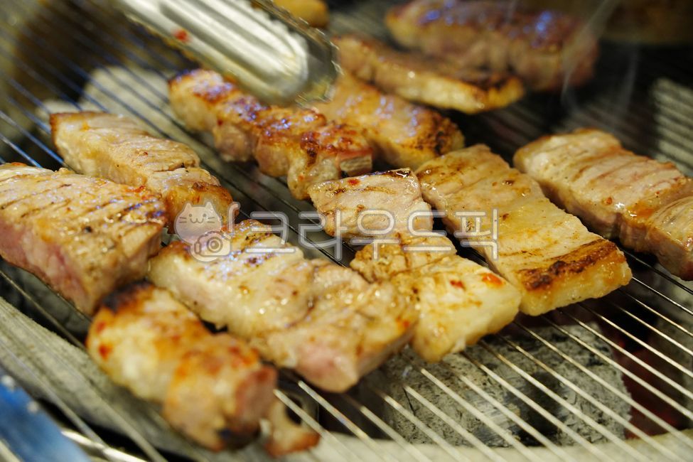 Samgyeopsal,pork,pork neck,grilled meat,grill,meat,Korean food,Korean cuisine,meat juice,meal