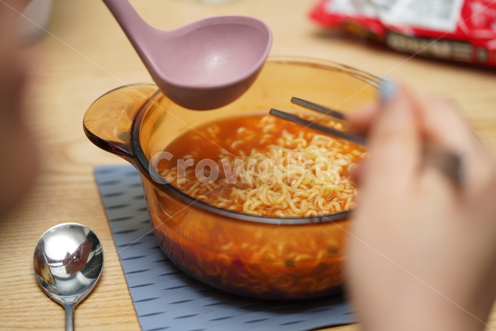 라면,인스턴트,먹거리,면요리,국물,noodle,간식,음식,식사,food,요리,음식,식재료,요리,food,cook,meal,dishes,food reserves,면류,면요리,noodles