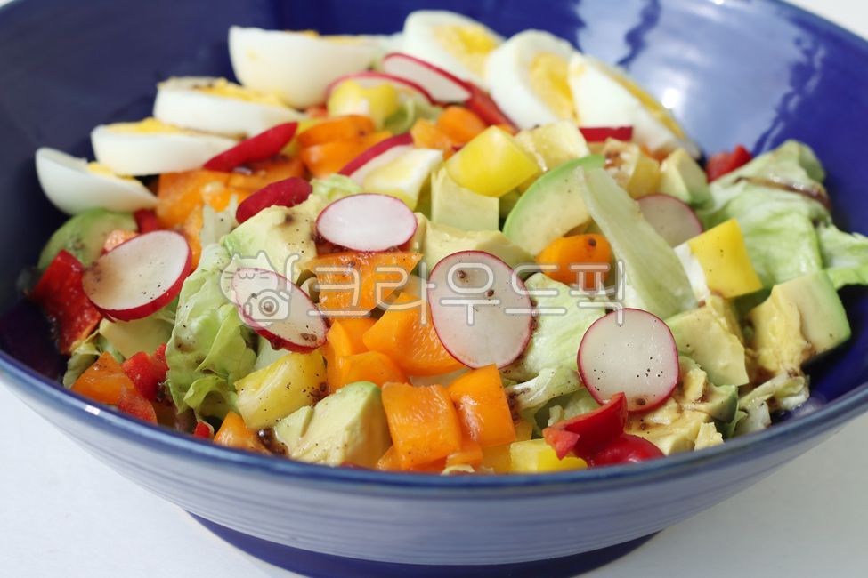샐러드,채소,피망,아보카도,달걀,래디쉬