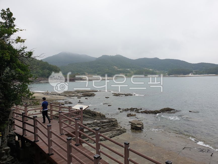 상족암,나무데크,바다난간,주상절리,고성군