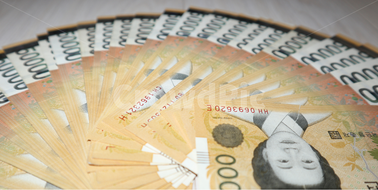 돈,현금,지폐,오만원,화폐,5만원,신사임당,한국은행,낭비,부자,은행,bank,금융,원화,경제,money,보험,퇴직,자녀,live,연금,이코노미,인생,백수,푸어,구두쇠,절약,월급,급여,해외,환전,로또,lotto,대박,노후,실업자,돈부채,돈다발,금융,돈,finance,banking,money,연출,컨셉,콘셉,direction,concept
