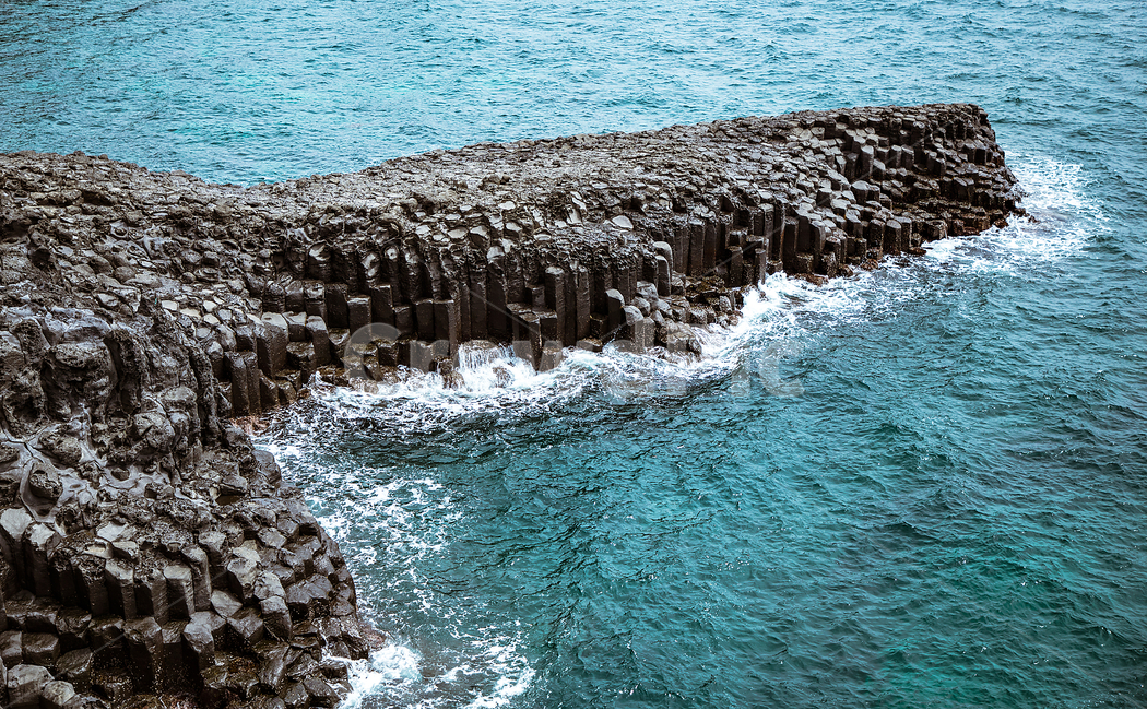 제주도,주상절리대,주상절리,바다,자연풍경,풍경,자연,풍경,nature,landscape,한국자연풍경,한국자연경관,korea nature landscape,제주도,jeju,jeju island,outdoors,옥외,water,물,ocean,대양,sea,promontory,곶,shoreline,해안선