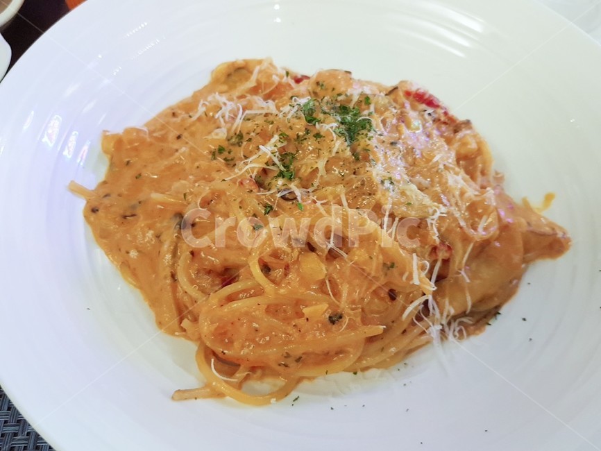 스파게티,파스타,면,소스,로제파스타,파슬리,그릇,음식,식재료,요리,food,cook,meal,dishes,food reserves,면류,면요리,noodles,양식,서양음식,서양요리,western food,western dishes,western meal,western cook