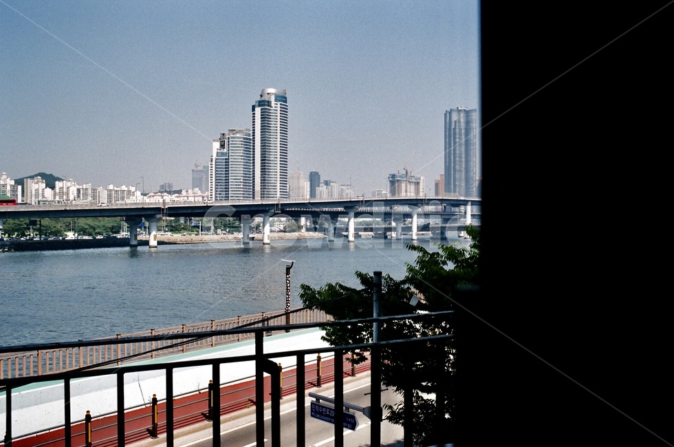 해운대,마린시티,바다,광안리,필름,필름카메라,도시,풍경,city,landscape,한국도시풍경,한국도시경관,korea cityscape,감성,sensible,feeling,railing,난간,handrail,banister