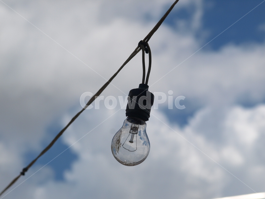 전구,bulb,전기줄,wire,sky,하늘,구름,cloud,사물,물건,오브젝트,thing,object,matter