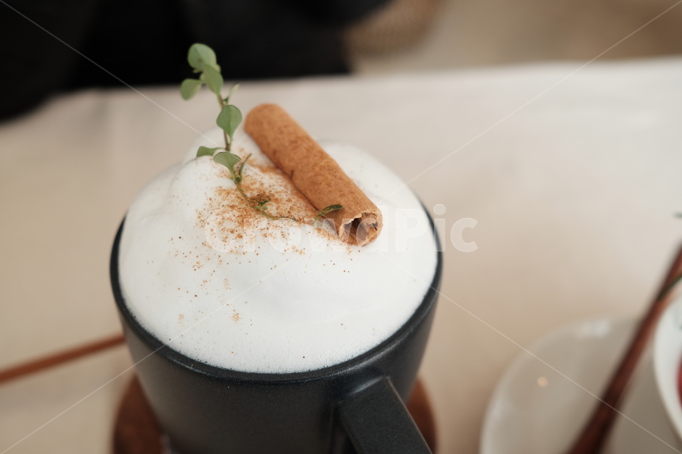 카페,카푸치노,시나몬스틱,coffeecup,컵,cup,latte,beverage
