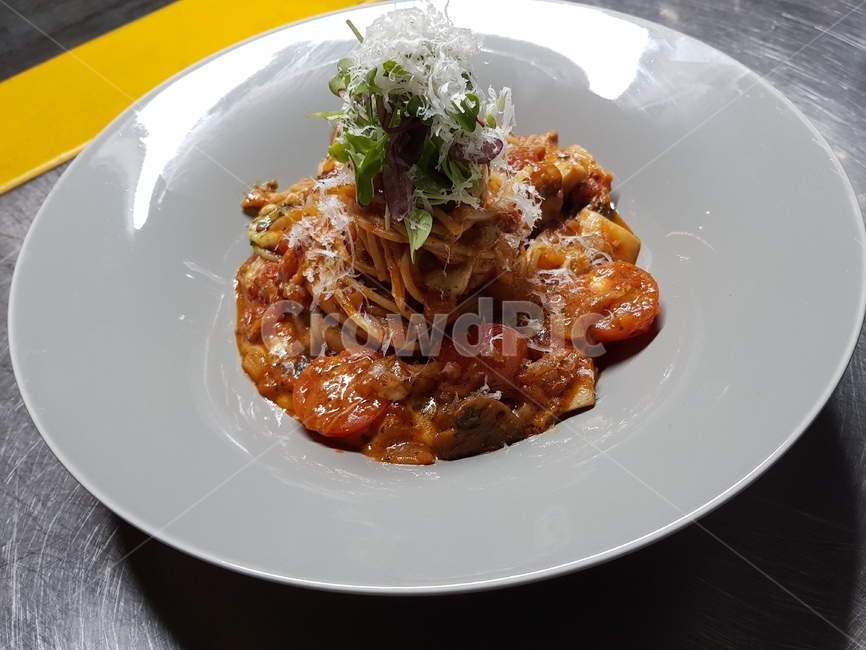 파스타,회색접시,토마토파스타,스파게티니,새우파스타,gray,접시,dish,plate,음식,식재료,요리,food,cook,meal,dishes,food reserves,면류,면요리,noodles,양식,서양음식,서양요리,western food,western dishes,western meal,western cook