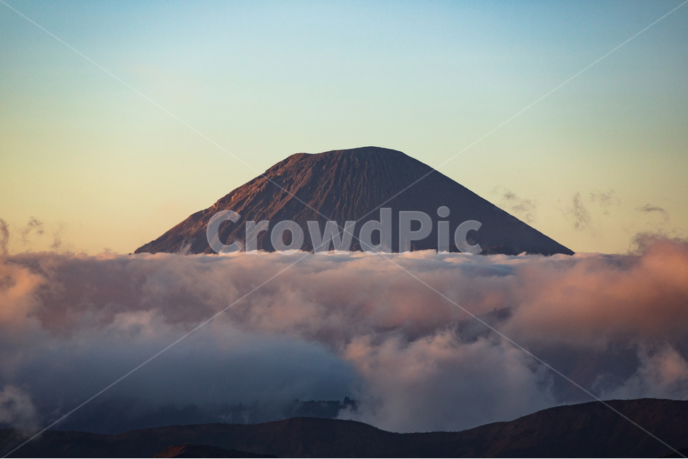 옥외,산맥,outdoors,nature,mountain,인도네시아,세계,산,volcano,브로모,세메루,화산,bromo,semeru,구름,분화구,하늘,sky,자연,아름다움