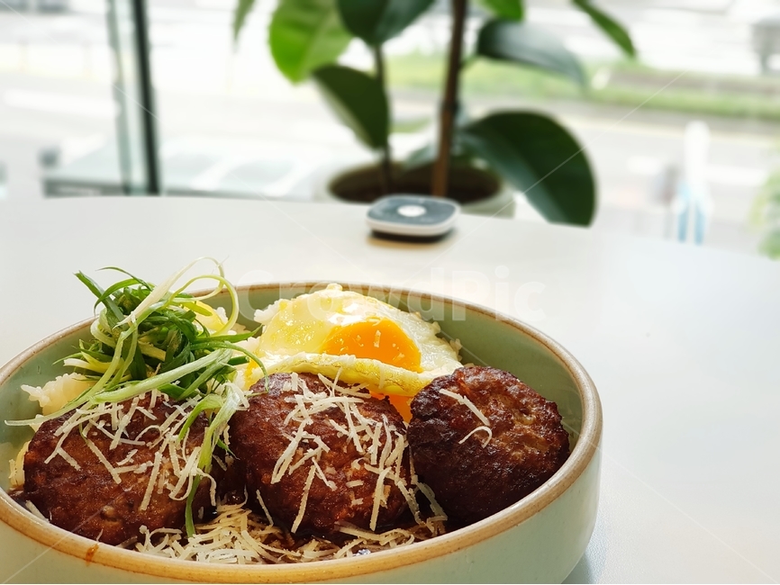 음식사진,음식,식재료,함박스테이크,덮밥,계란,egg,food,근접사진,감성사진,감성,hamberger,steak,bowl,foodporn,음식,식재료,요리,food,cook,meal,dishes,food reserves