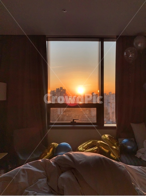 방,창문,창밖,풍경,창밖풍경,호텔,호캉스,노을,해질녁