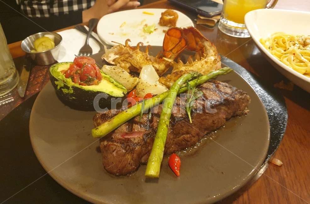 스테이크,맛집,아스파라거스,아보카도,정갈한,랍스타