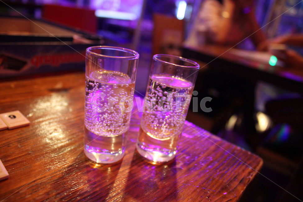 진토닉,칵테일,술,분위기,몽환적,음주,바,bar,술,주류,alcohol
