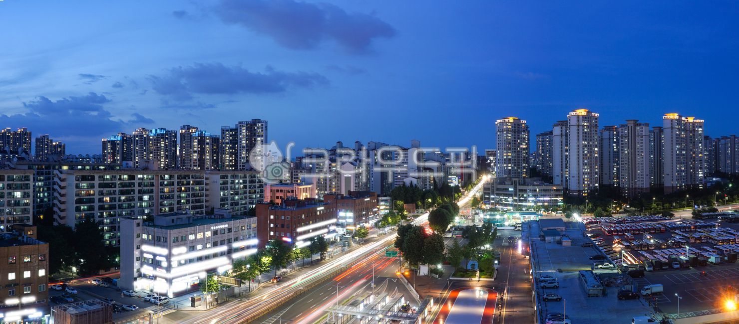 한국도시,한국도시경관,빌딩,lighting,야경,경치,풍경,nightscape,nightview,landscape,조명,밤,afternoon,한국,아시아,asia,korea,하늘,sky,architecture,건축물,light,빛,flare,플레어,apartment,department,아파트,가로등,streetlamp,streetlight,타워,tower,downtown,도심,seoul,어반,highrise,고층건물,사무실건물,officebuilding,metropolis,중심지,서울,nature,outdoors,옥외,city,시티,urban,town,도시,building,건물,고속터미널,반포,궤적,road,도로,intersection,교차로,고속버스터미널