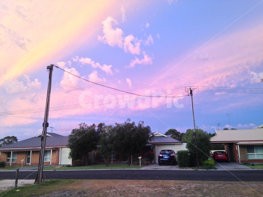 Foreign neighborhood,In Australia,foreign sky,australia,australia sky,emerald sky,pink sky,feather cloud