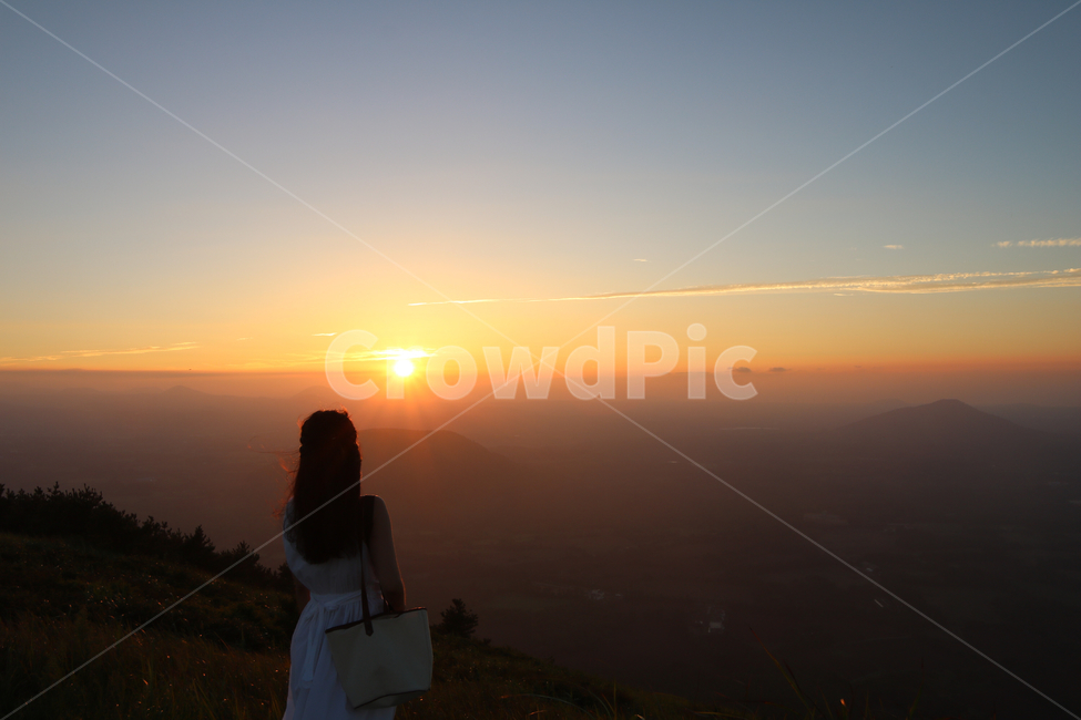 노을,오름,제주도오름,sunset,일몰,뒷모습,사람,인물,인간,human,person,여성,여자,woman,female,lady,여행,휴가,traveling,vacation,trip