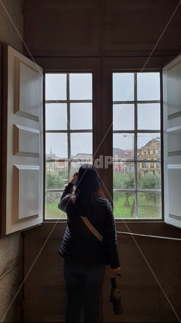 사람,뒷모습,흐린날,사진찍기,혼자,창문,window,alone