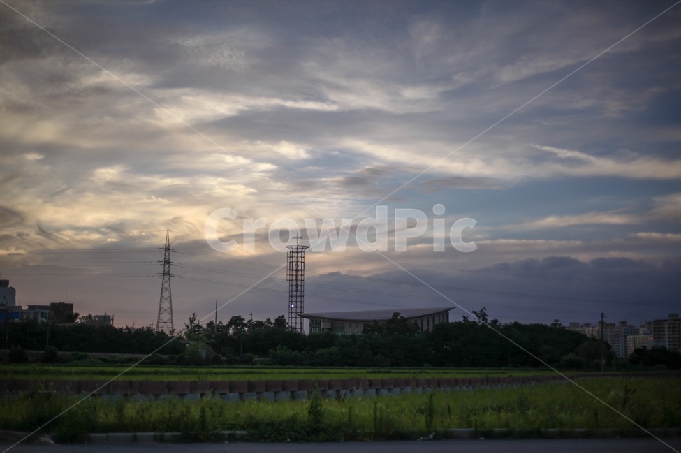 하늘,구름,노을,전기,풍경,논,밭,초록색,나무,자연,풍경,nature,landscape,cable,케이블,power lines,전력선,electric transmission tower,송전탑