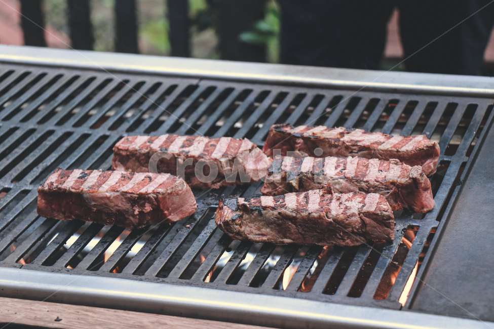 뉴질랜드,비프,스테이크,소고기,beef,그릴,grill,불판,고기,웰던,한끼,든든함,단백질,직화,바베큐,bbq,캠핑,야외,버너,barbeque,outdoor,맛있는,먹음직스러운,음식,식사,요리,양식,감성캠핑,육류,고기,meat