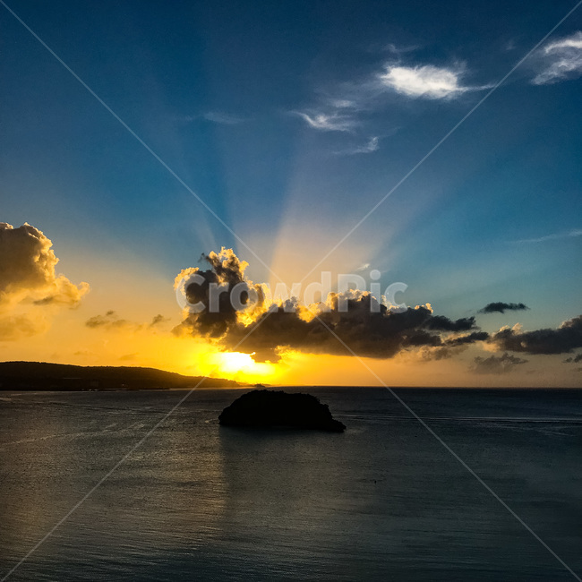 해변가,해변,노을,석양,풍경,일몰,바다배경,자연,풍경,nature,landscape,outdoors,옥외,sunlight,햇빛,sky,하늘,dusk,황혼,sunset,dawn,새벽,red sky,붉은 하늘