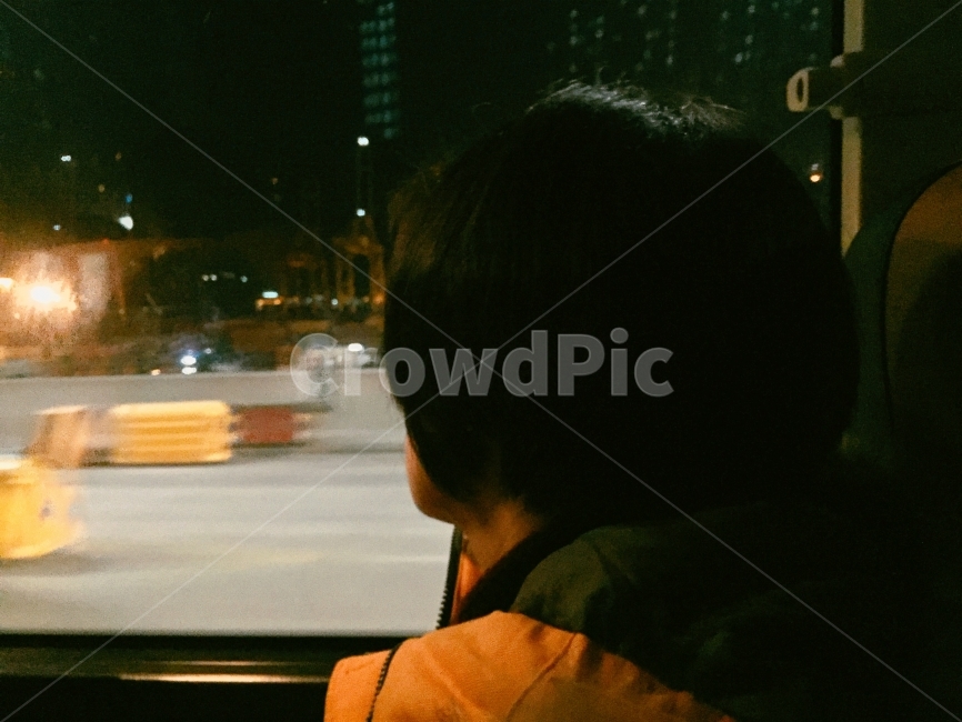 사람,인물사진,밤,버스,부산,한국,엄마,뒷모습,구경,추억,여행,trip,bus,busan,korea,night,people,girl,photography,photo,시티투어,사람,인물,인간,human,person,고독함,외로움,쓸쓸함,우울함,슬픔,lonely,solitary,교통,교통수단,traffic,transportation
