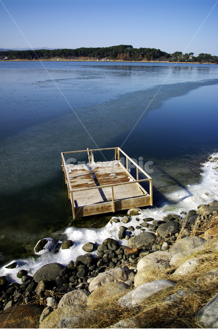 호수,겨울,풍경,눈,산,겨울,계절,winter,season,자연,풍경,nature,landscape,wood,나무,water,물