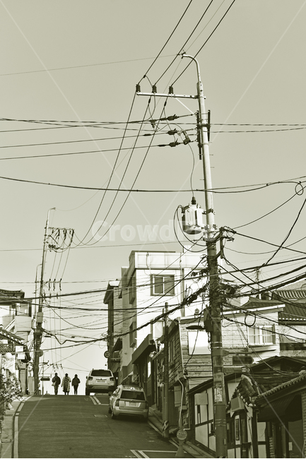 필름감성,감성사진,골목길,빈티지,human,인간,person,사람,차량,car,차,automobile,자동차,사람들,실루엣,전선,전신주,전봇대,vintage,풍경,옥외,야외,언덕길,로드,road,길,집,하우스,건묵물,빌딩,레트로,복고풍,retro,흑백사진,모노톤,단색,변압기,도로,골목길,alley,흑백,모노톤,monochrome,black and white